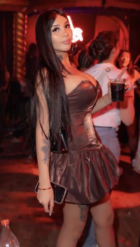 Belle andréa à métro république - Escort Paris