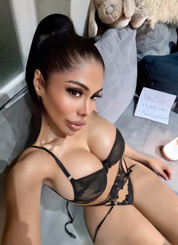 Athenea , beauté et perfection , reine  des fêtes et expert ave les débutants - Escort Paris