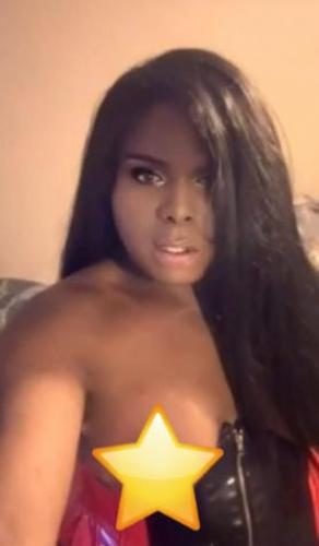 >Lyon✅ perla transex black avec 20 cm , large, epilé, avec bcp de sperme - Escort Lyon