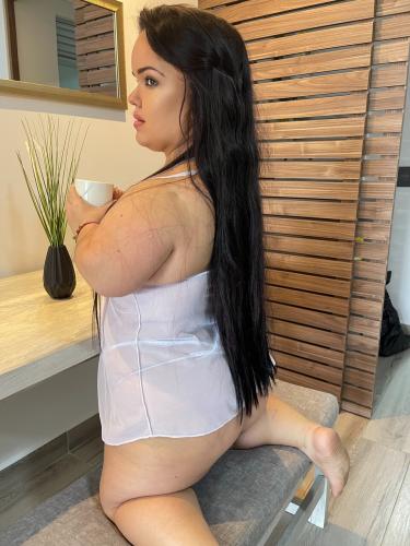 140 cm sexy et chaude - Escort Vienne