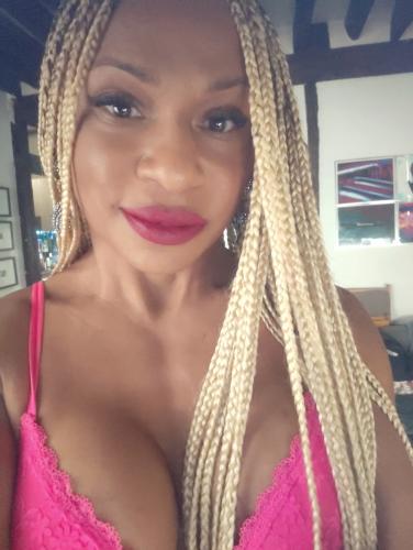 Belle viviane soaresa boissy sous saint yon - Escort Arpajon