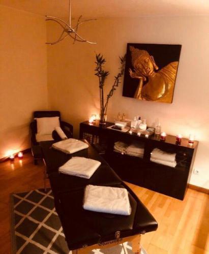 Marseille  massage erotique sensuelle sur table - Escort Marseille