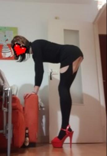 Travestie fine et longiligne à disposition - Escort Lyon