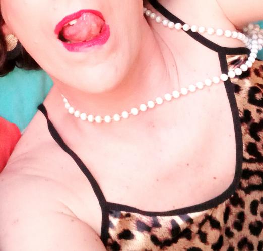 Lily milf travestie passive disponible 06 49 70 60 66 pour hommes bm actifs - Escort Paris