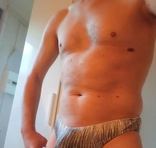 Escort boy pour femme discrète - Escort Cergy